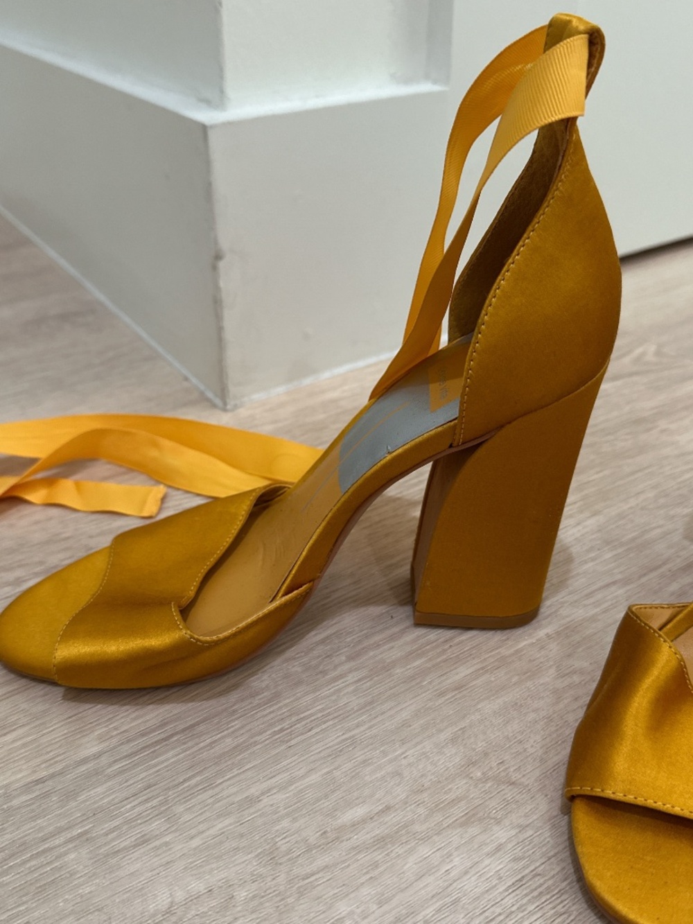 Dolce Vita Saffron Harvvy Satin Ribbon Ankle 4” Heels Sandals 6.5 - Picture 2 of 3